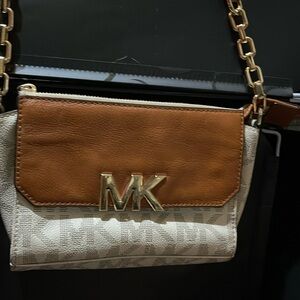 Micheal Kors Crossbody